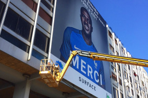 Pose de Bâche monumentale posée sur châssis alu